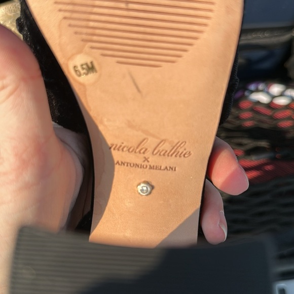 ANTONIO MELANI Black Velvet Heels with Rosette - Picture 5 of 7